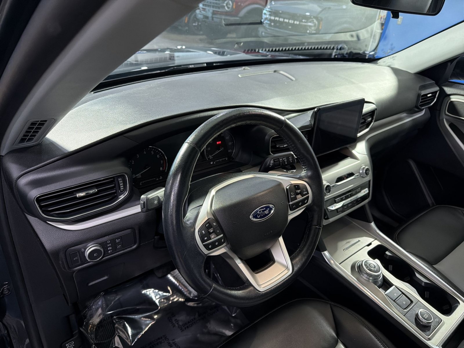 Used 2022 Ford Explorer XLT w/ Equipment Group 202A AWD/4WD image 21
