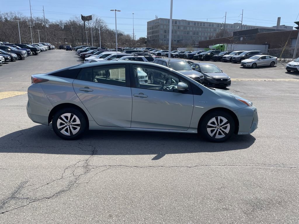 Used 2017 Toyota Prius Four w/ Advanced Technology Package image 7
