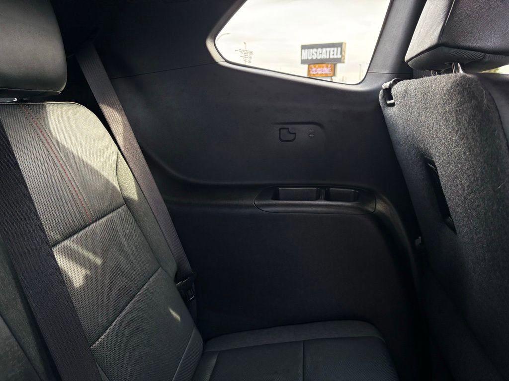 Used 2025 GMC Acadia AT4 w/ LPO, Floor Liner Package image 28