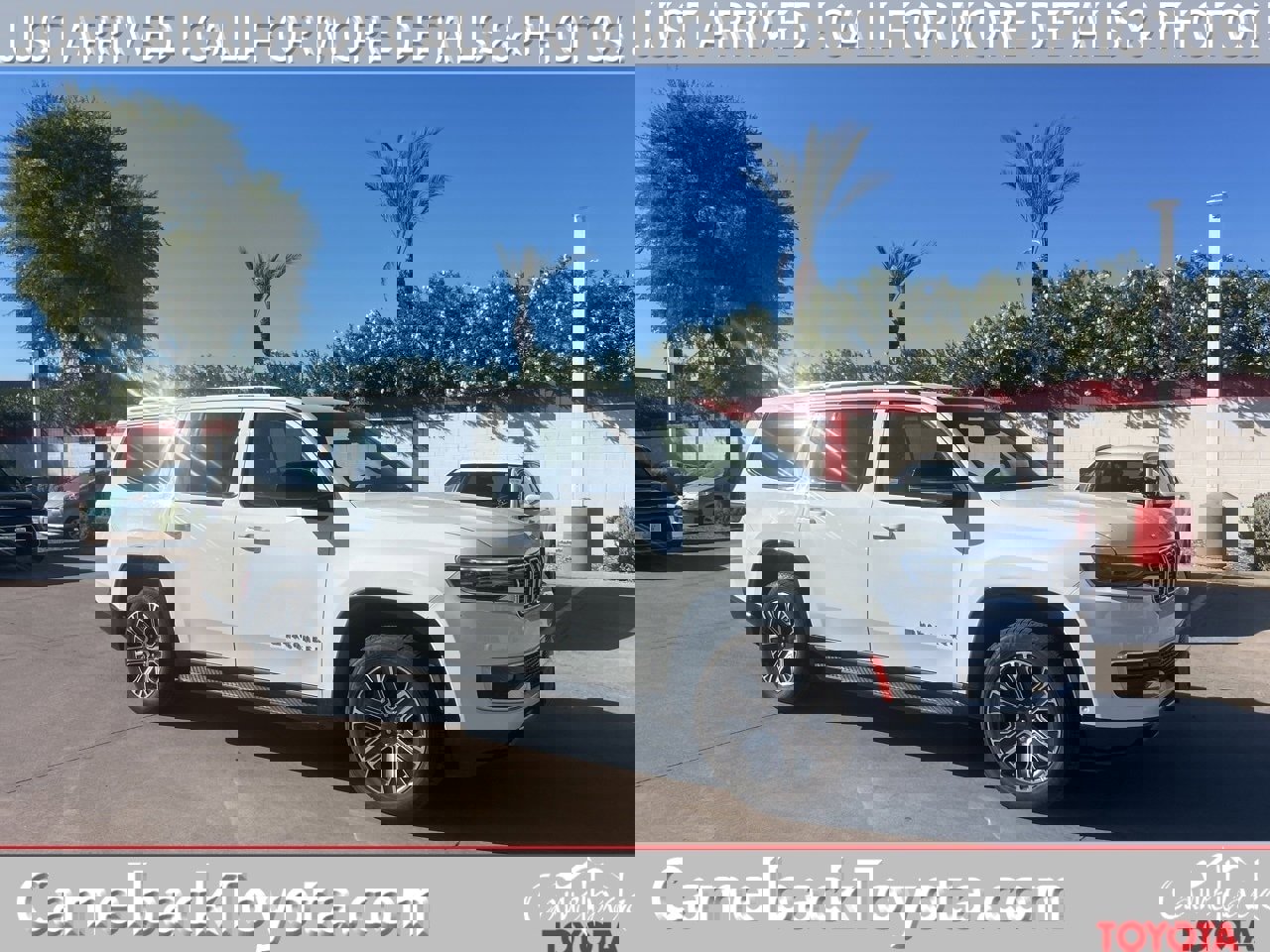 Used 2024 Jeep Wagoneer Series II w/ Flexible Seating Group image 1