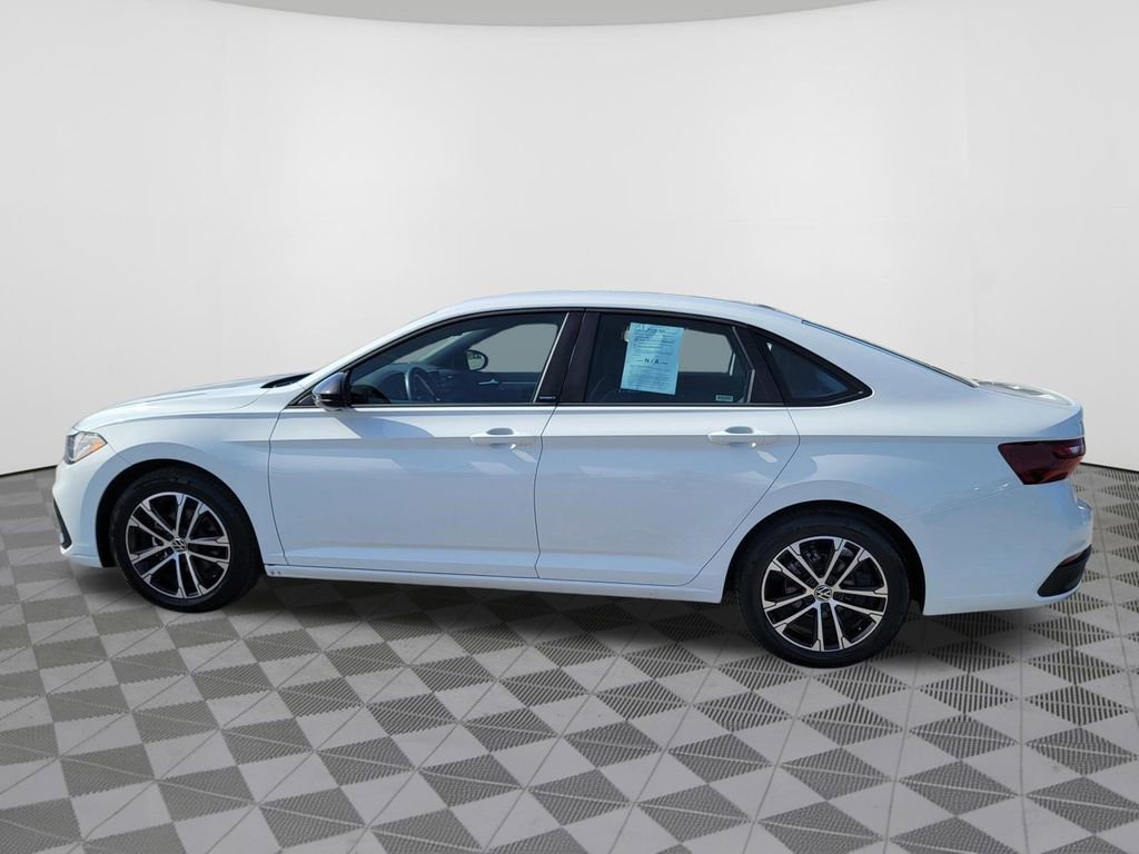 Used 2025 Volkswagen Jetta Sport FWD image 12