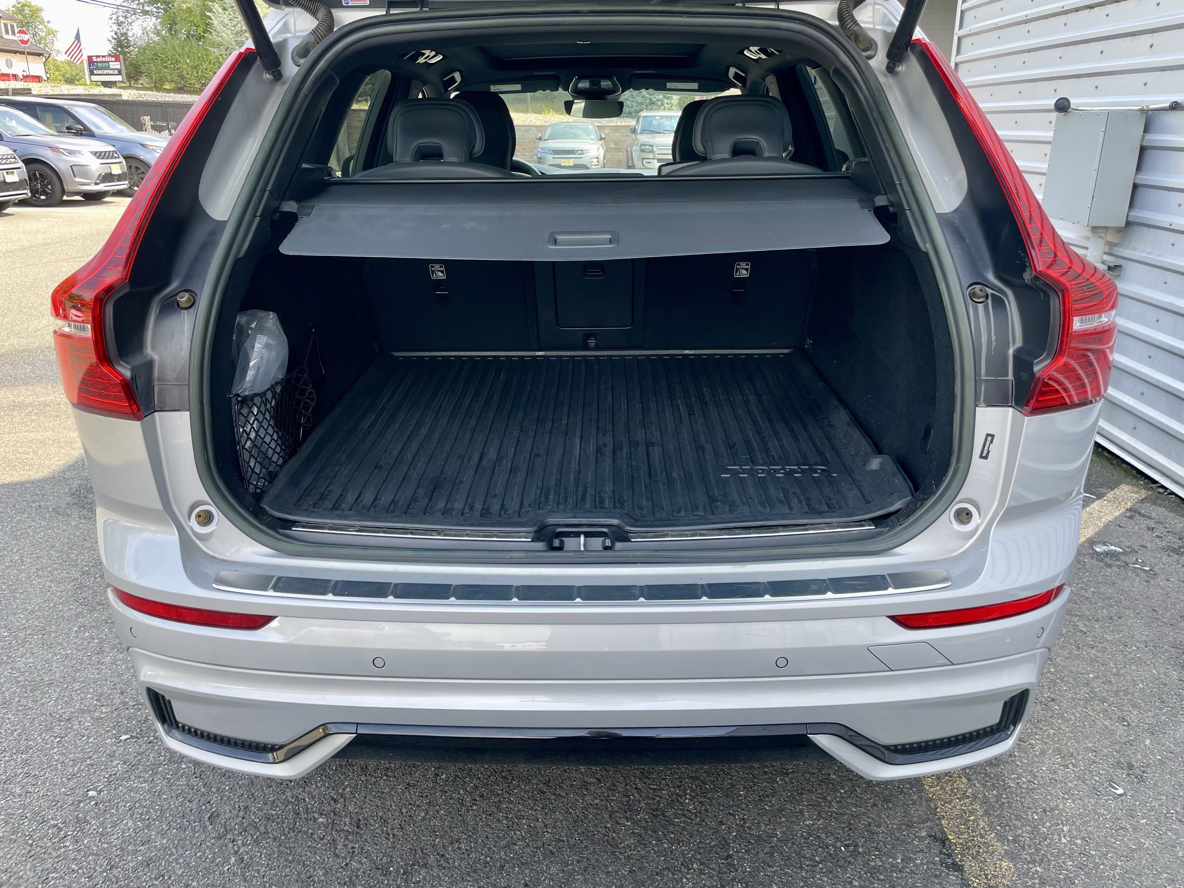 Used 2022 Volvo XC60 B6 R-Design w/ Advanced Package image 37