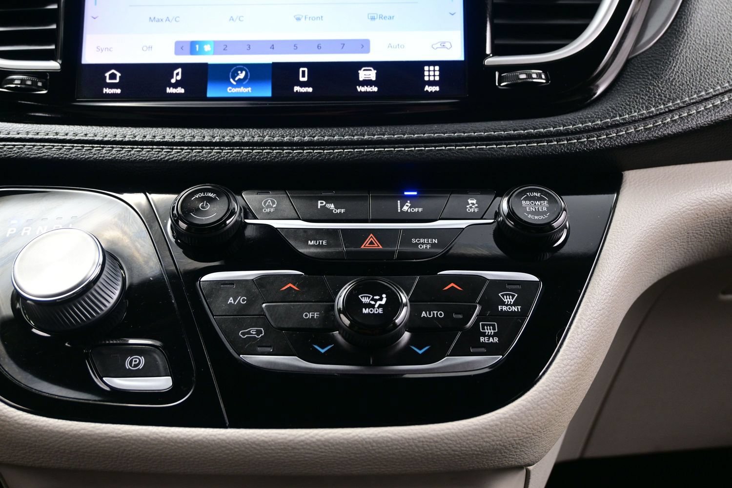 Used 2022 Chrysler Pacifica Touring-L AWD/4WD image 24