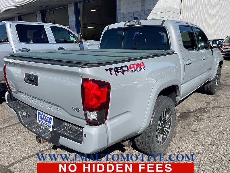 Used 2018 Toyota Tacoma TRD Sport AWD/4WD image 3