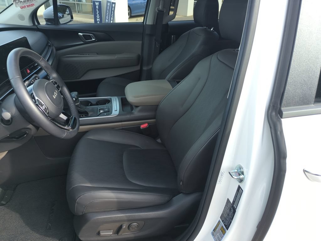 Used 2026 Kia Carnival FWD image 12