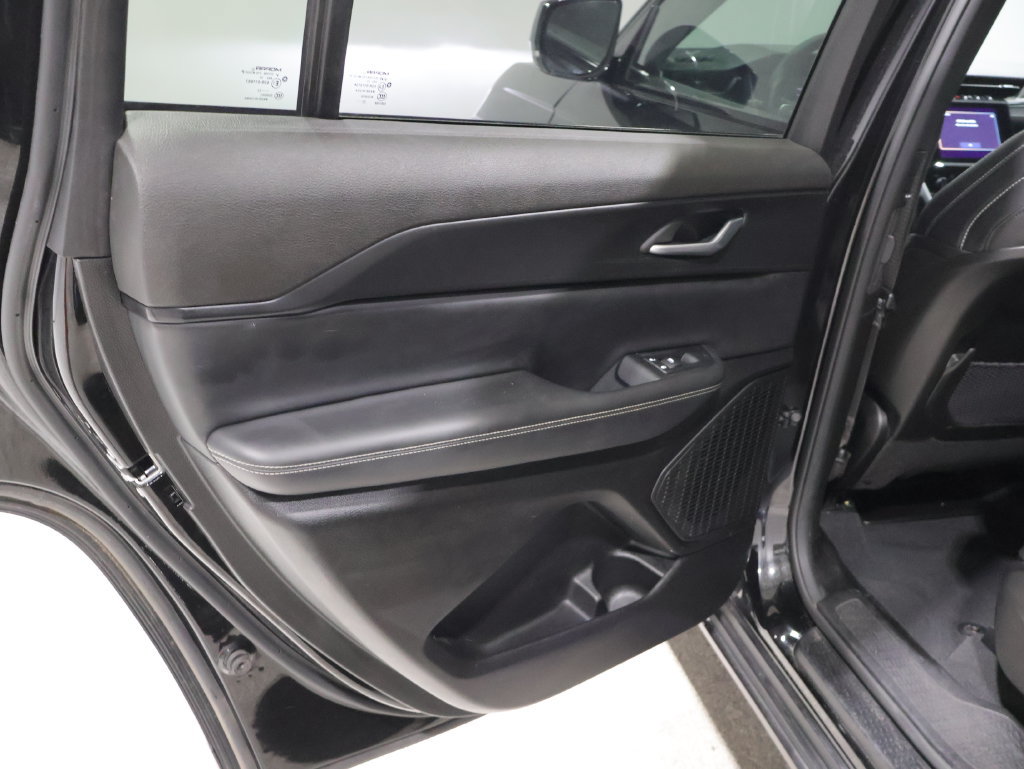 Used 2023 Jeep Grand Cherokee L Laredo AWD/4WD image 20