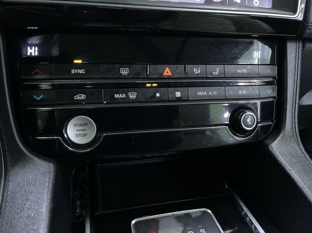 Used 2019 Jaguar F-PACE Prestige image 25