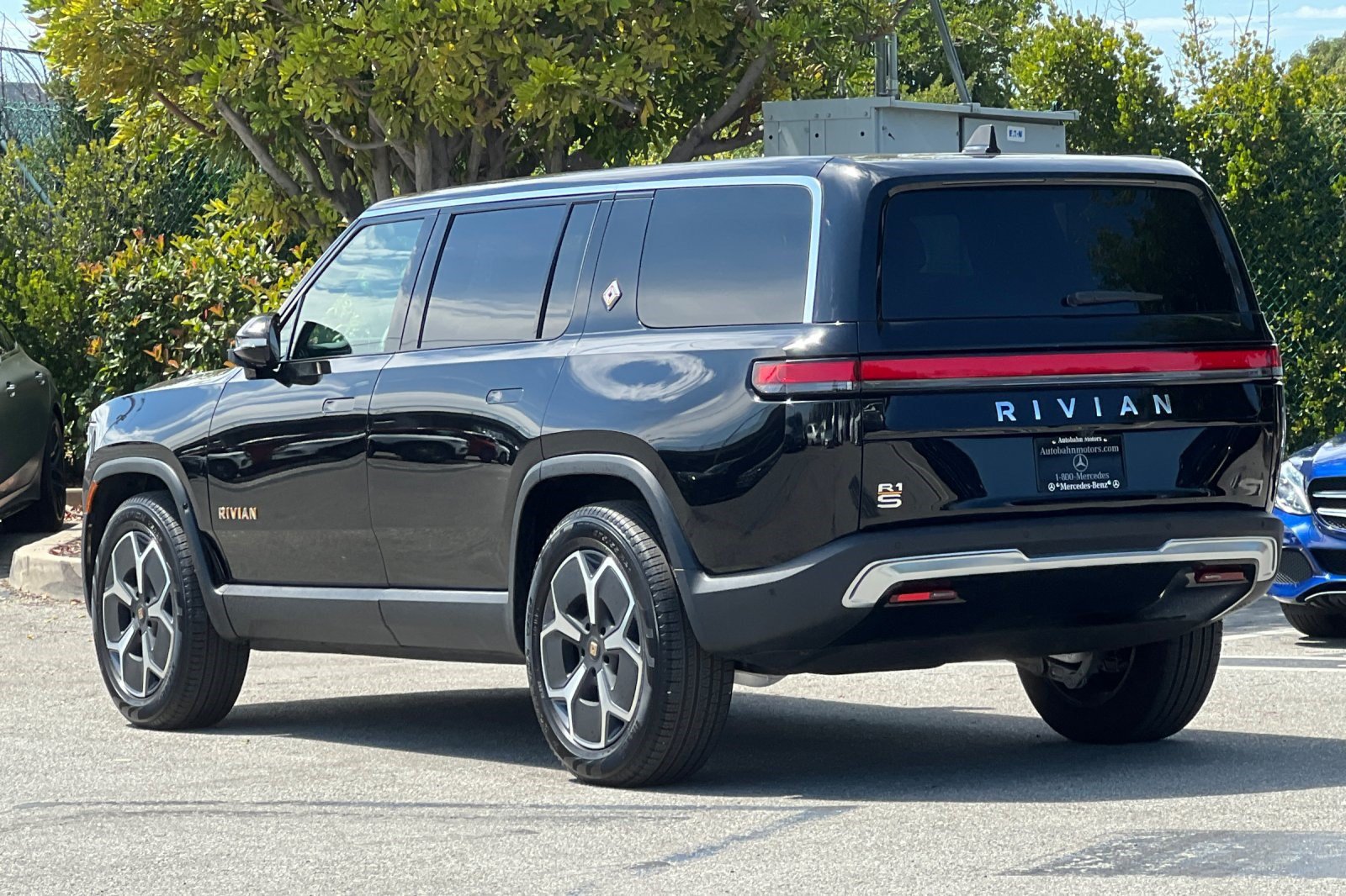 Used 2024 Rivian R1S Adventure AWD/4WD image 3