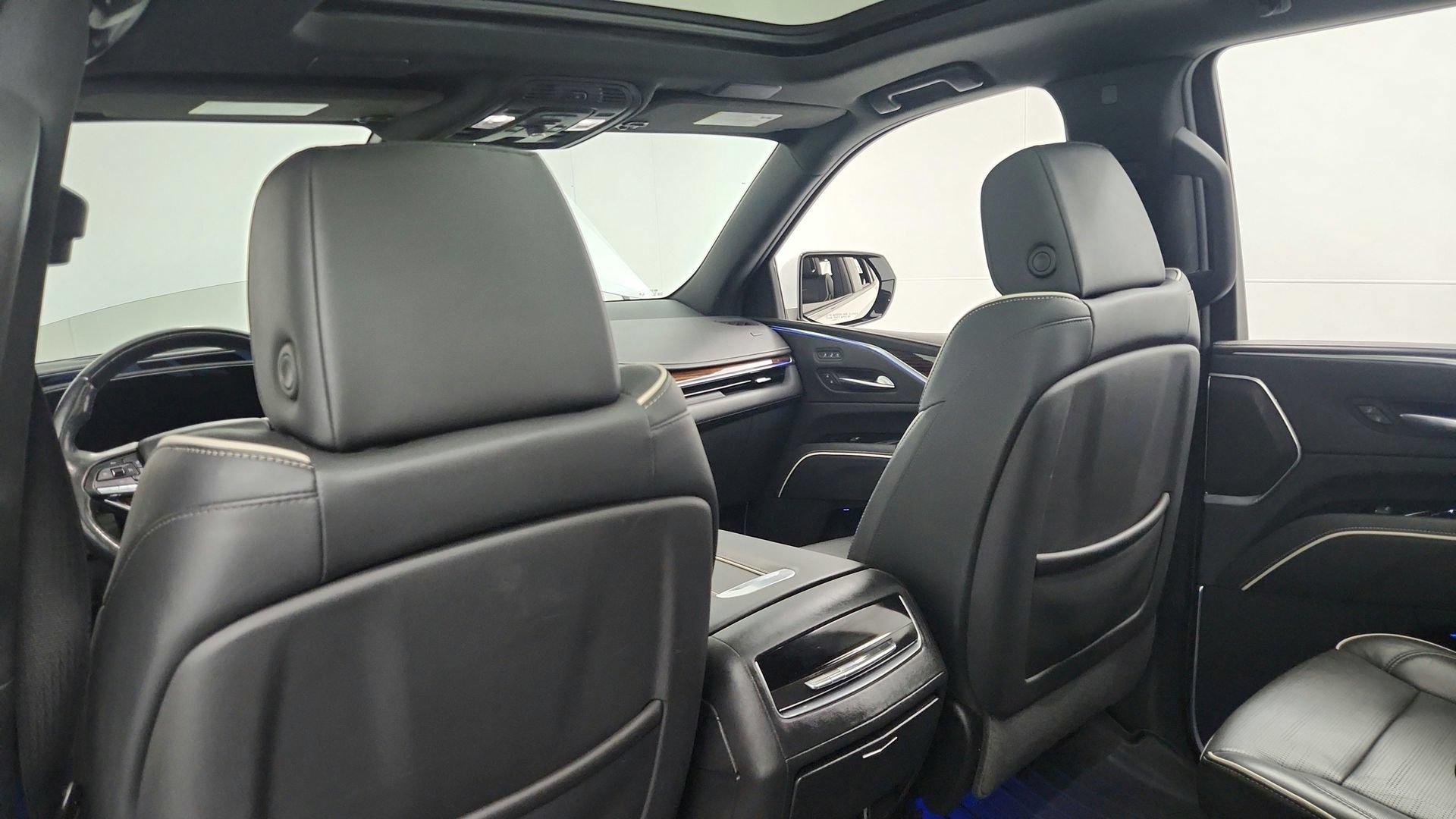 Certified 2022 Cadillac Escalade Premium Luxury AWD/4WD image 25