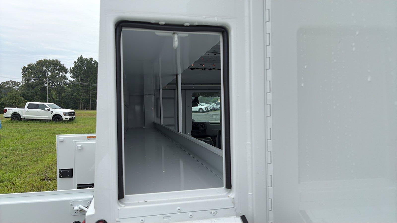 New 2027 Ford E-350 and Econoline 350 Super Duty w/ Power Equipment Group RWD image 19