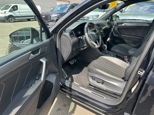Used 2023 Volkswagen Tiguan SE R-Line AWD/4WD image 11