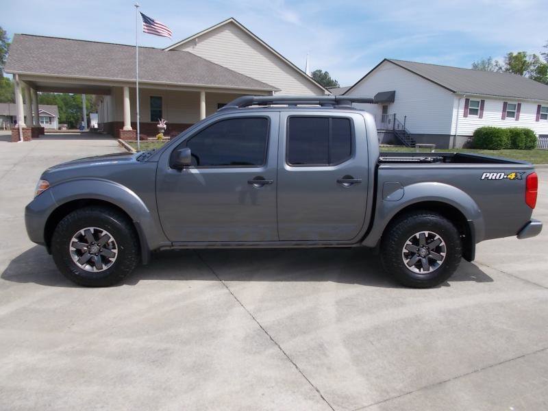 Used 2020 Nissan Frontier PRO-4X w/ Pro-4x Utility Package image 3