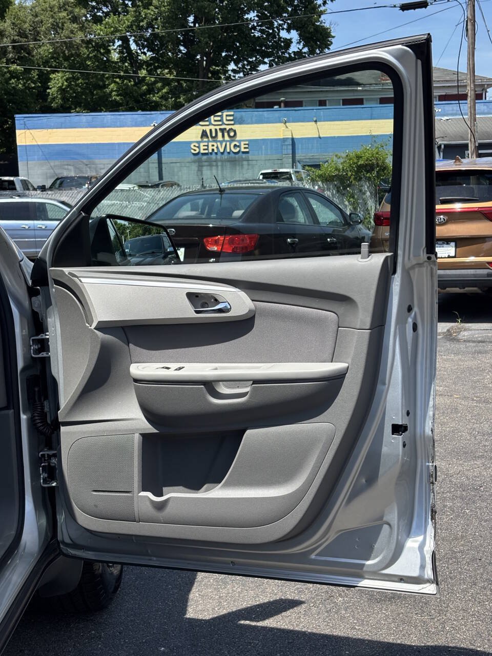 Used 2010 Chevrolet Traverse LS FWD image 24