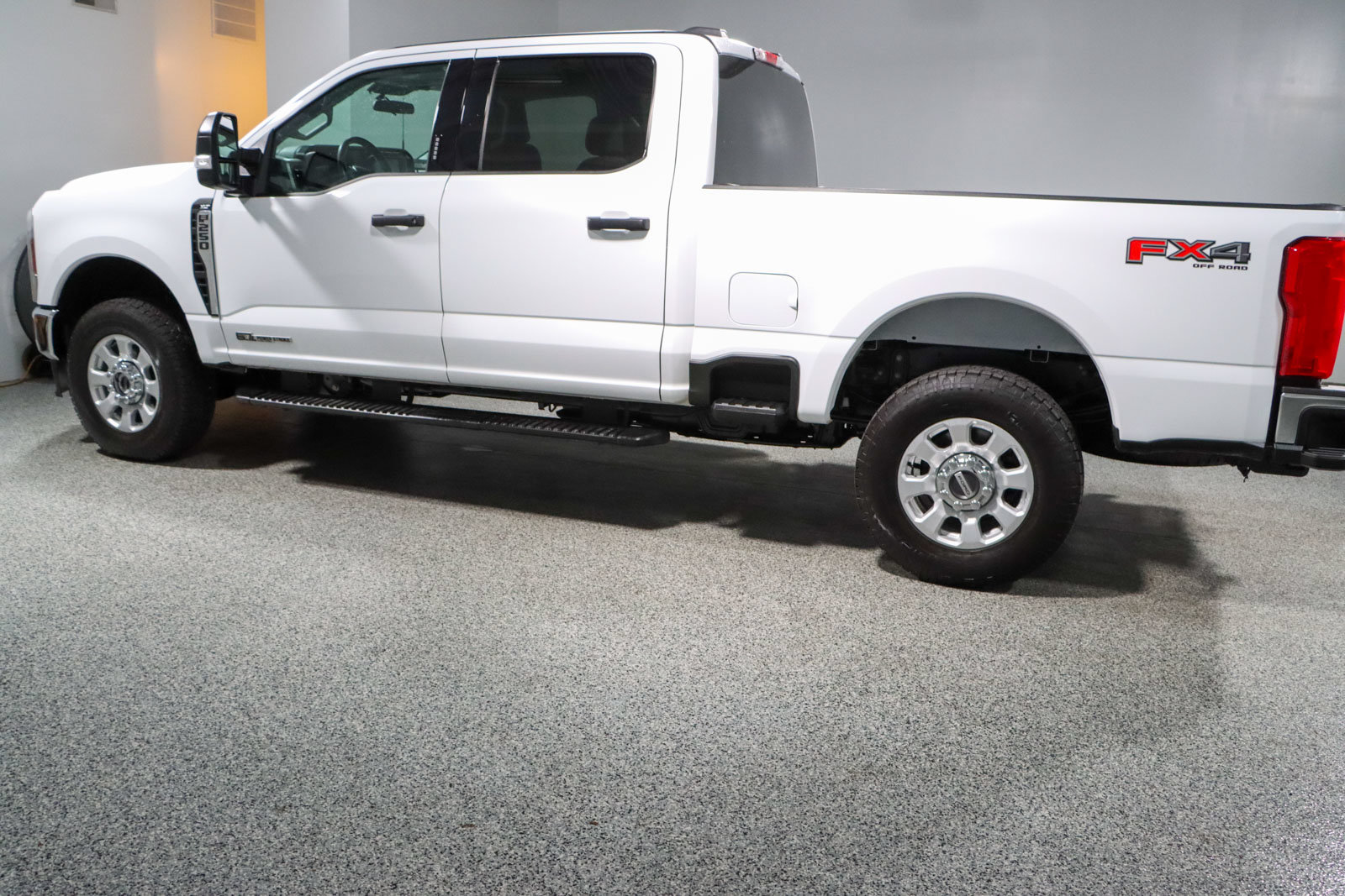 Used 2024 Ford F250 XLT w/ FX4 Off-Road Package AWD/4WD image 10