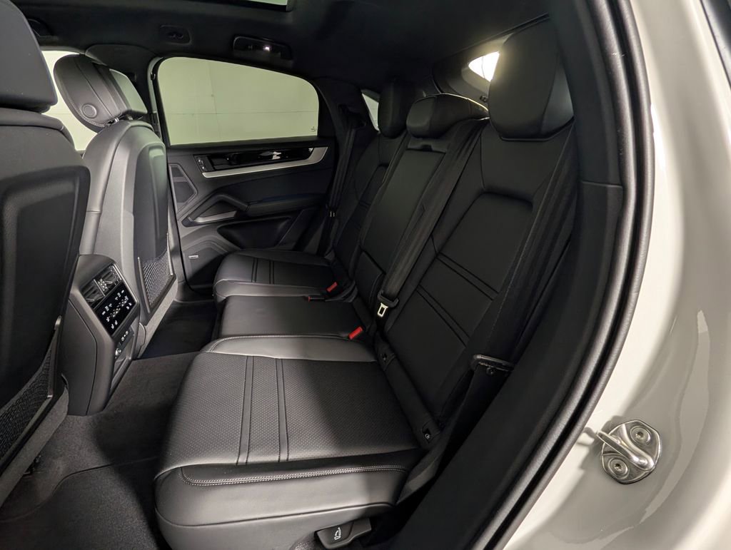 New 2026 Porsche Cayenne Coupe AWD/4WD image 23