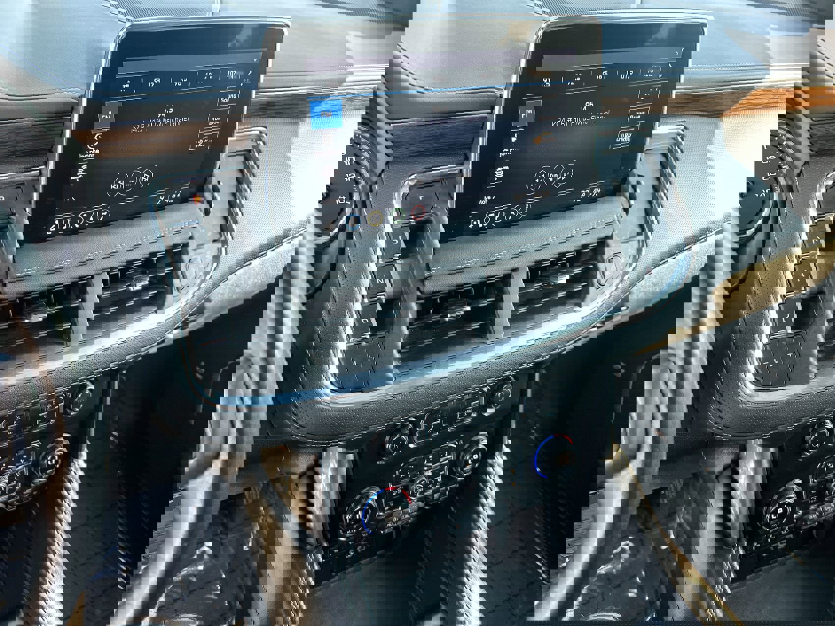 Used 2021 Chevrolet Tahoe Premier w/ Premium Package image 16