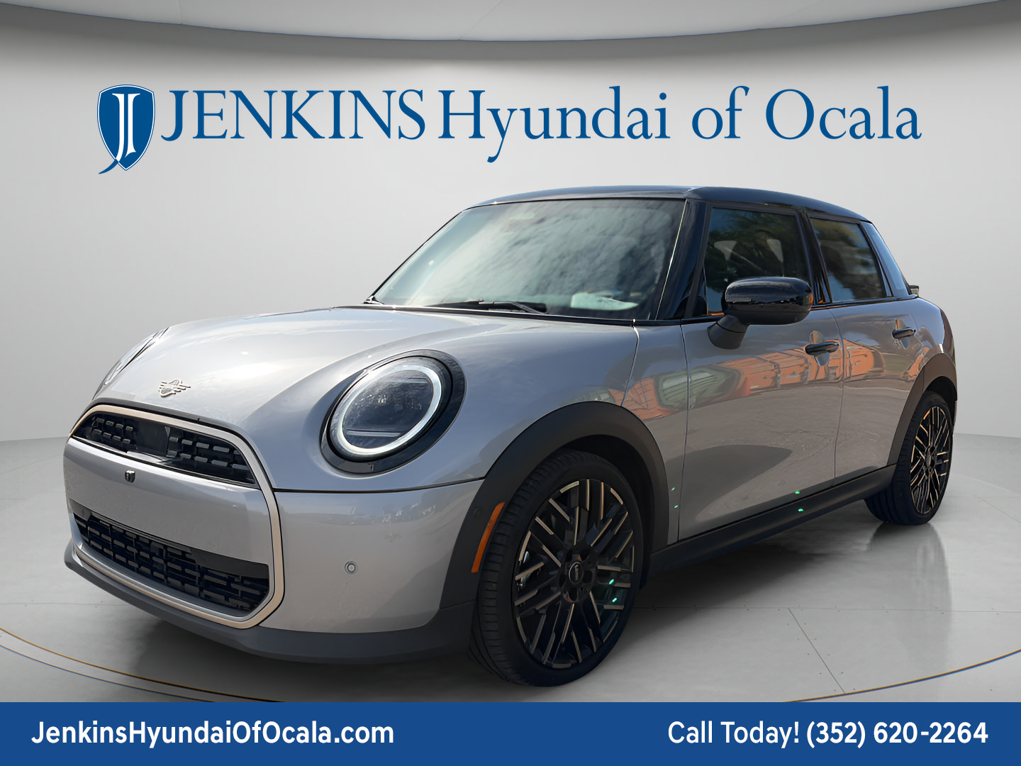 Used 2025 MINI Cooper 4-Door Hardtop FWD image 7