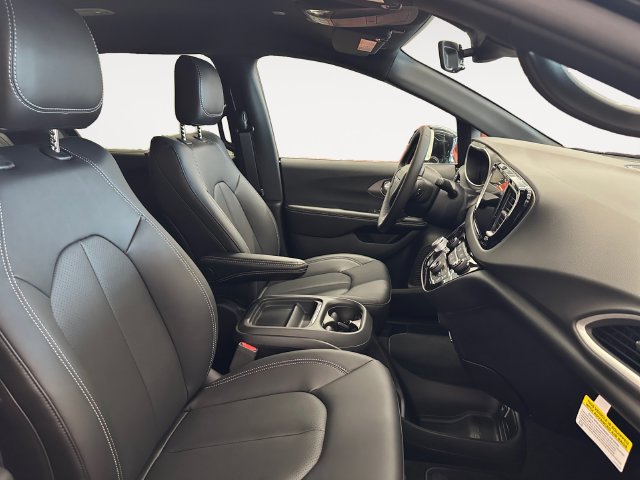 New 2027 Chrysler Pacifica LX FWD image 15