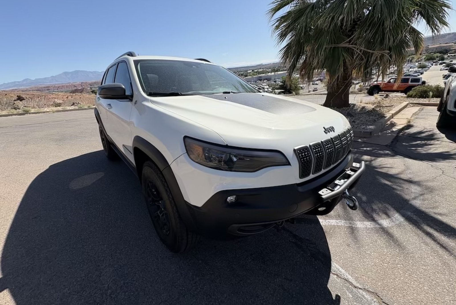Used 2019 Jeep Cherokee Trailhawk AWD/4WD image 7
