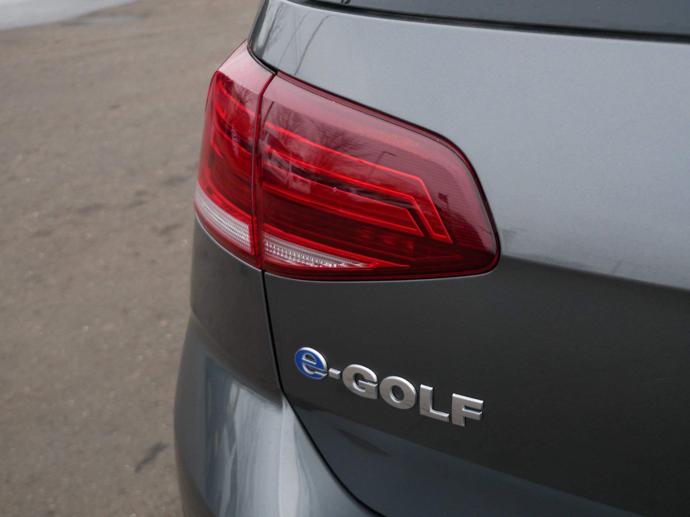 Used 2019 Volkswagen e-Golf SE w/ Driver Assistance Package image 16