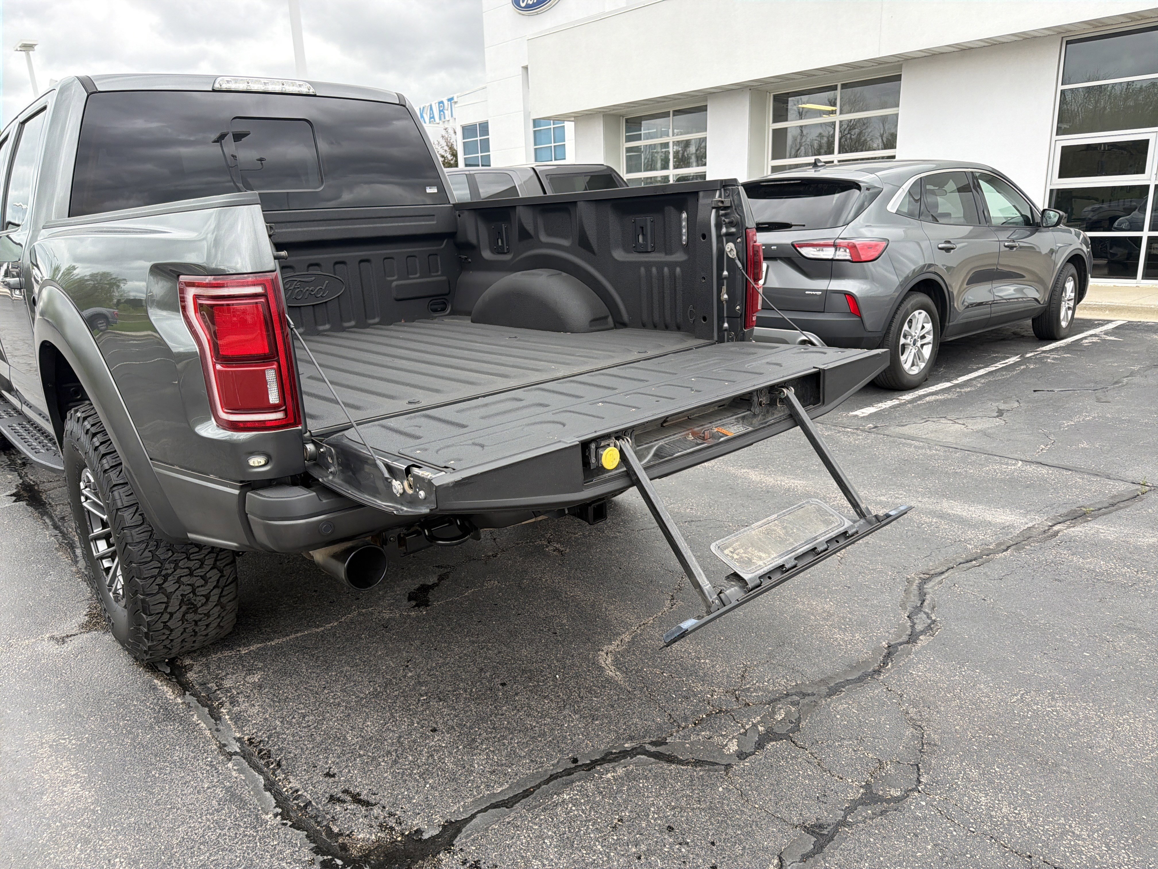 Used 2019 Ford F150 Raptor w/ Equipment Group 802A Luxury AWD/4WD image 18
