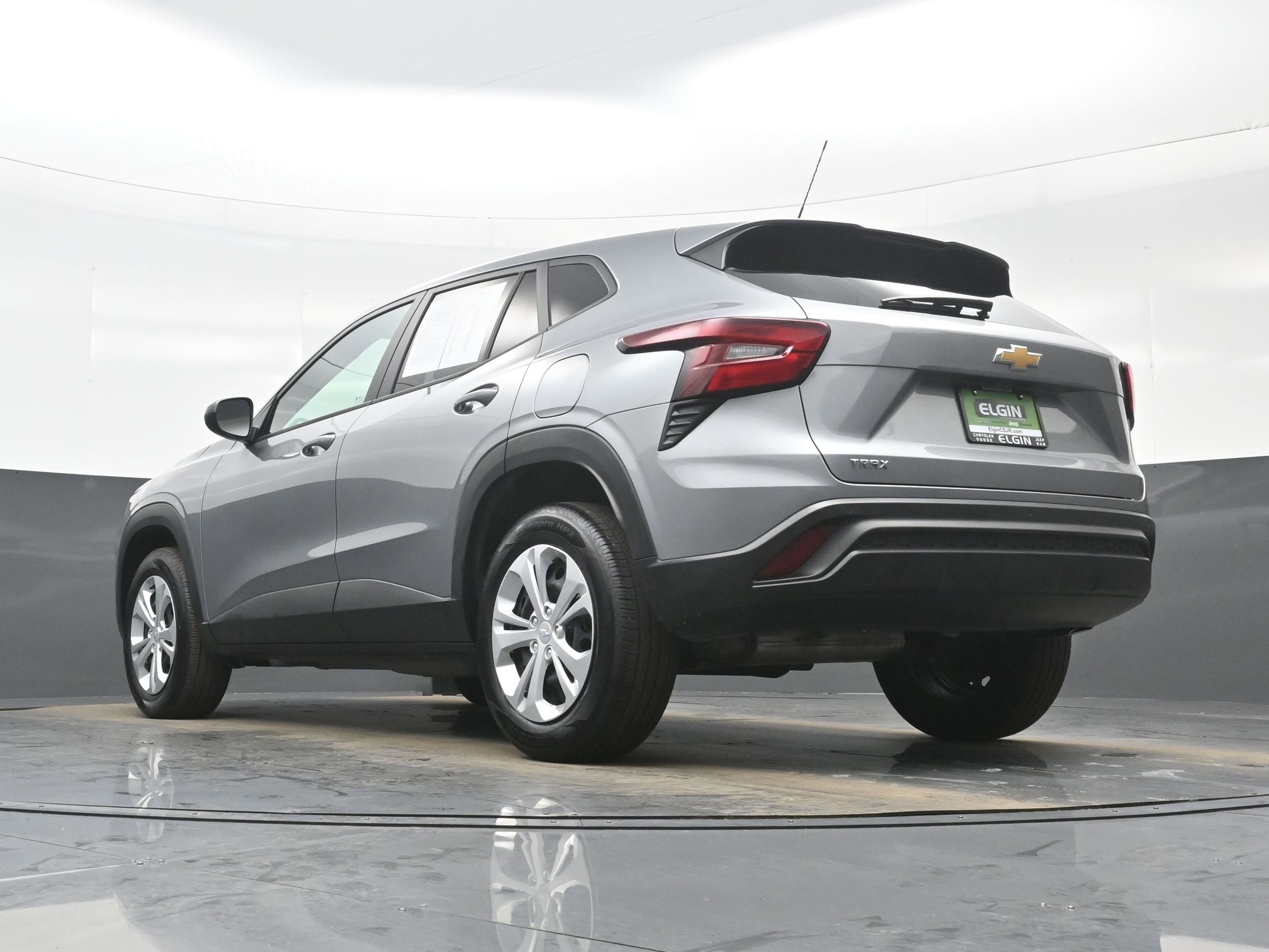 Used 2025 Chevrolet Trax LS w/ Driver Confidence Package image 26