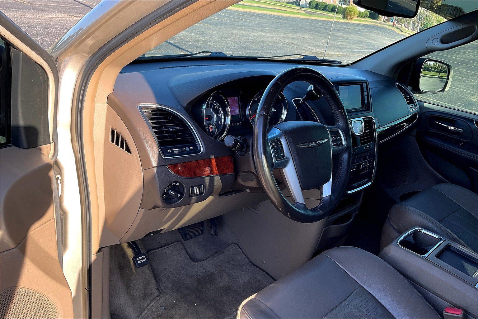 Used 2012 Chrysler Town & Country Touring w/ Entertainment Group #1 image 17