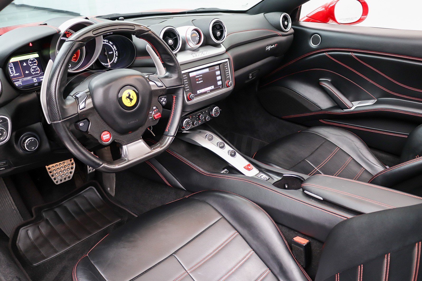 Used 2016 Ferrari California T RWD image 20