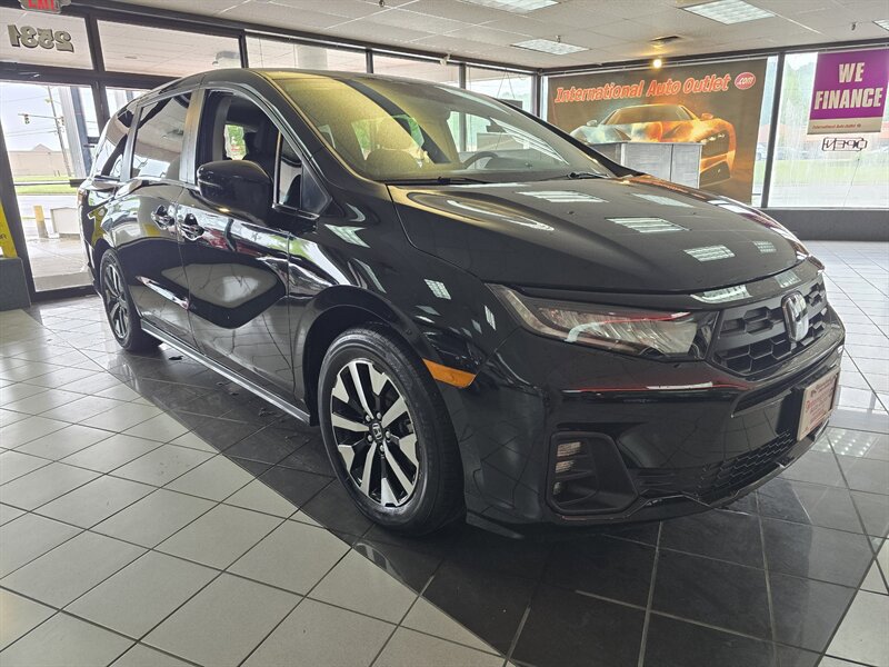 Used 2025 Honda Odyssey EX-L image 3