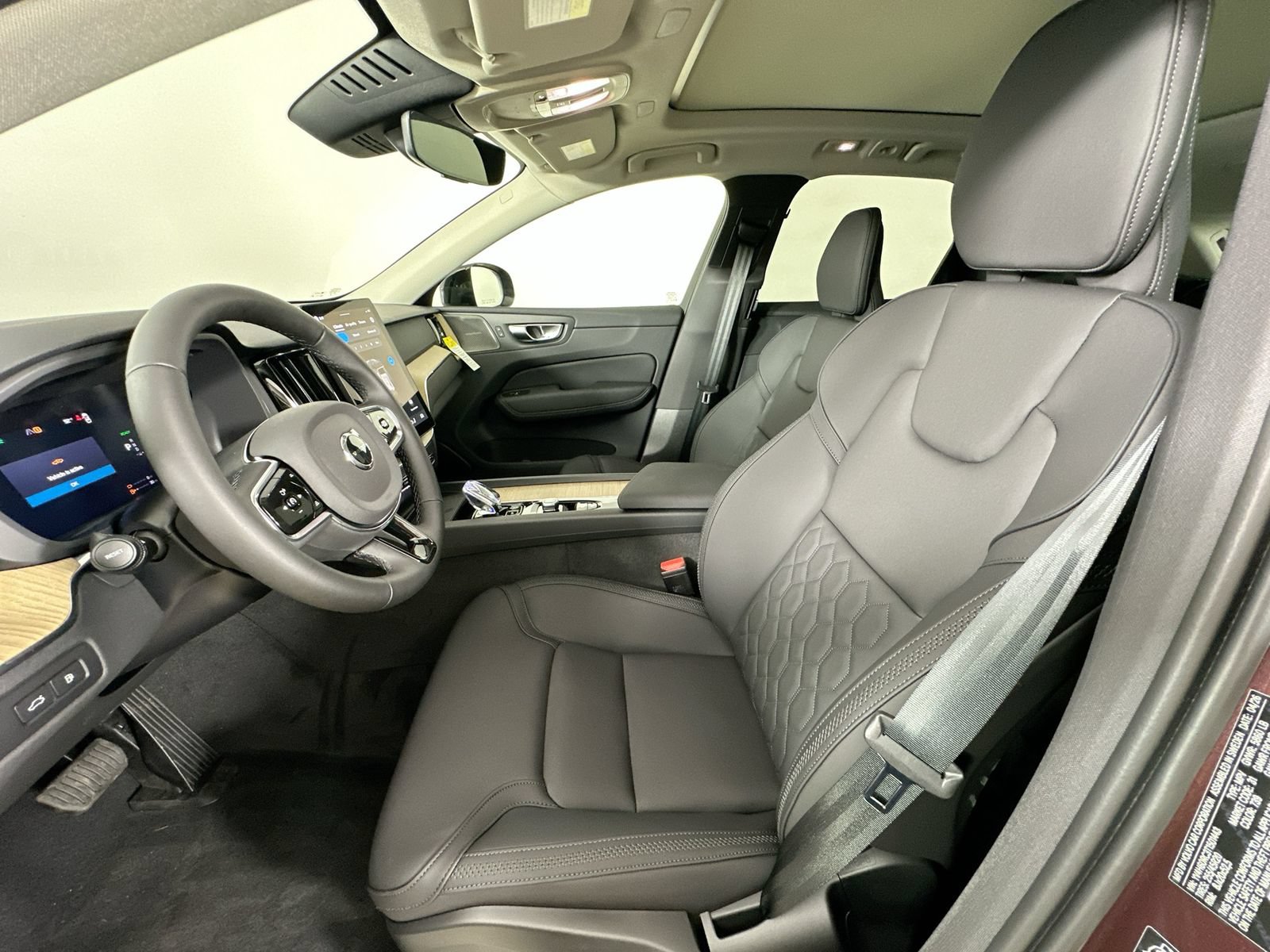 New 2026 Volvo XC60 T8 Plus w/ Protection Package Premier AWD/4WD image 32