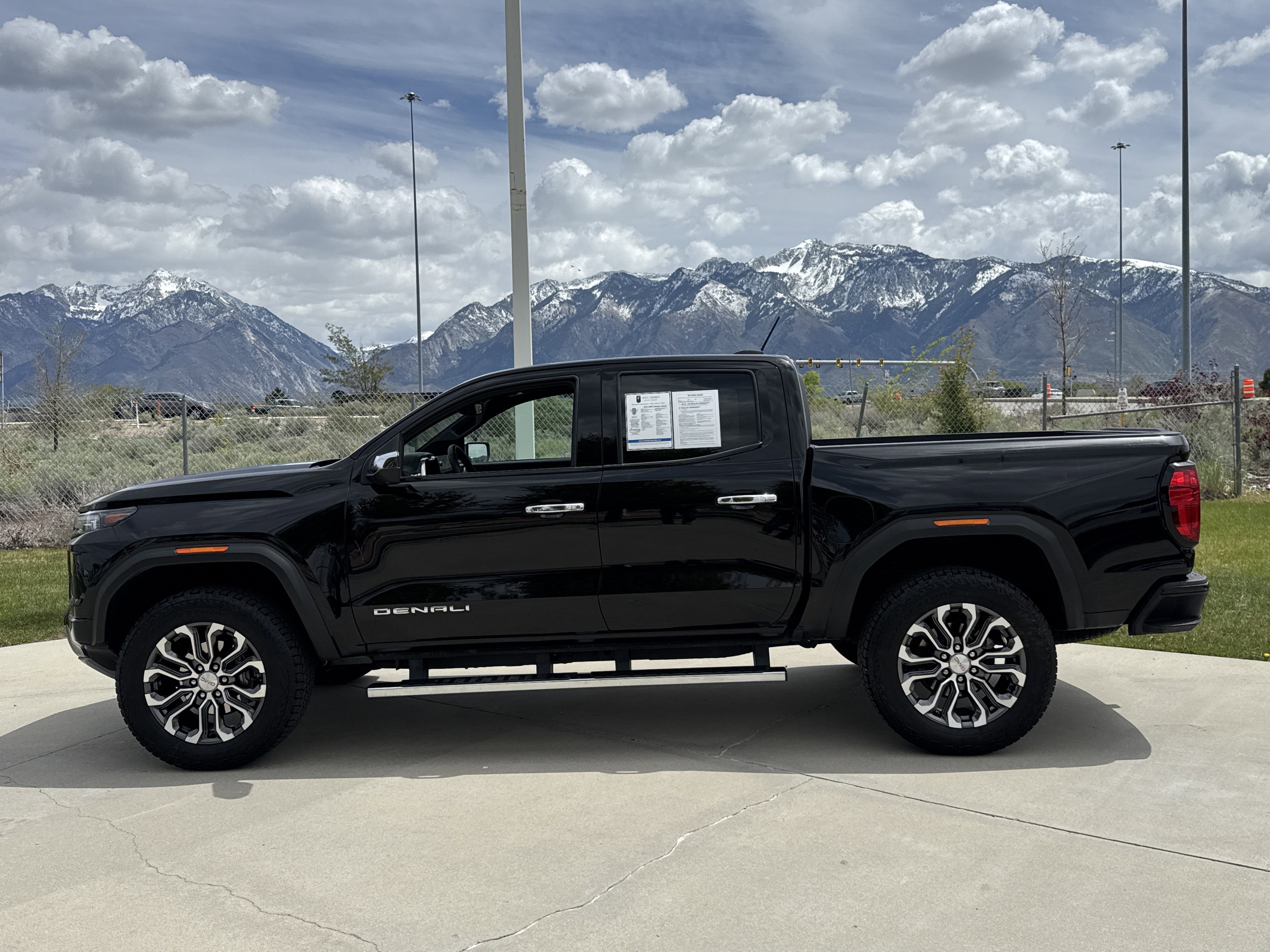 Used 2024 GMC Canyon Denali AWD/4WD image 2