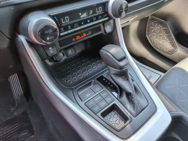 Used 2025 Toyota RAV4 XLE AWD/4WD image 19