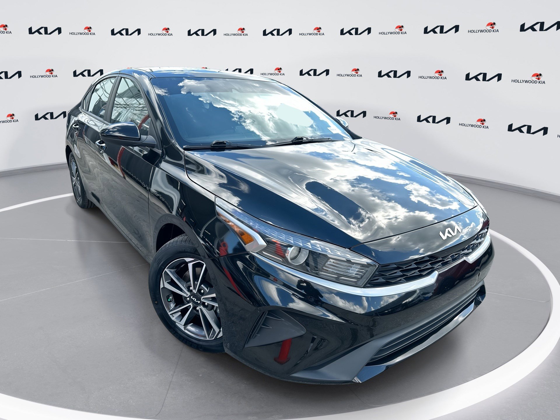 Used 2022 Kia Forte LXS image 1