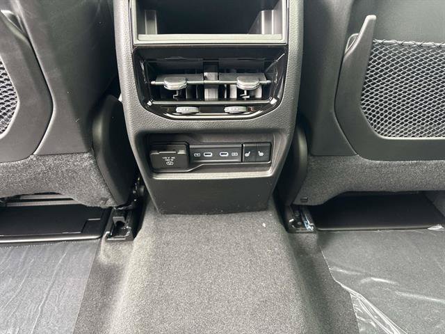 New 2026 Jeep Grand Cherokee Limited w/ Limited Altitude Package AWD/4WD image 9