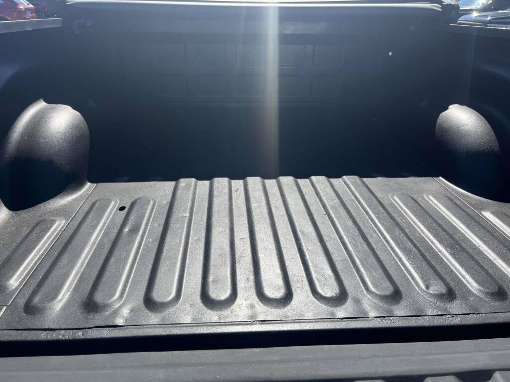 Used 2019 RAM 1500 Tradesman w/ Chrome Appearance Group RWD image 18