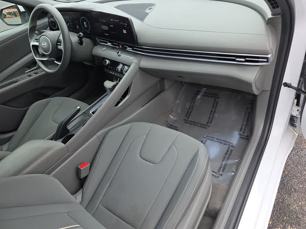 Used 2024 Hyundai Elantra SEL FWD image 11