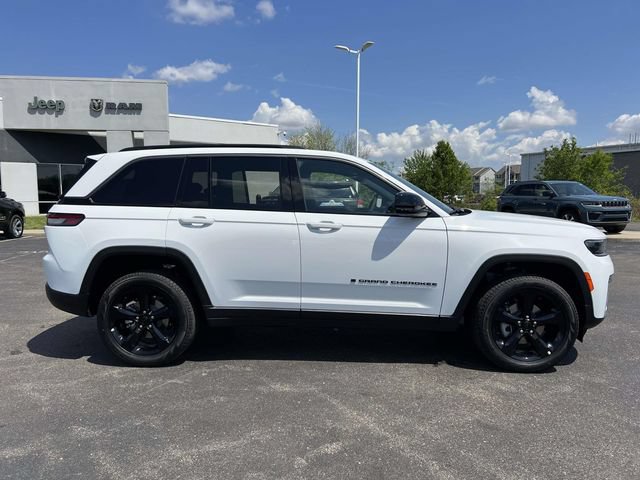 New 2026 Jeep Grand Cherokee Limited w/ Limited Altitude Package AWD/4WD image 10