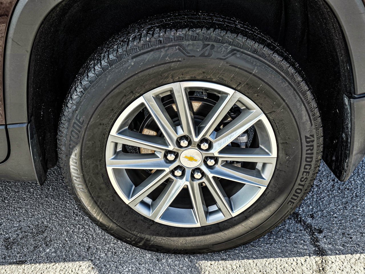 Certified 2023 Chevrolet Traverse LT w/ Rear Camera Mirror Package image 9