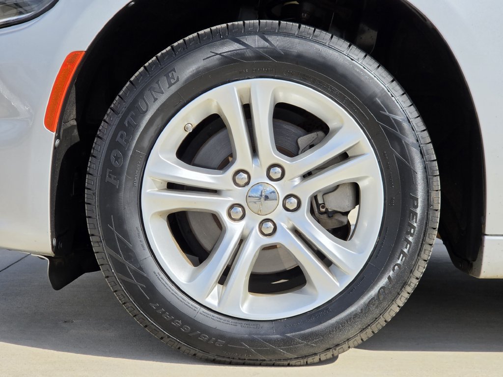 Used 2022 Dodge Charger SXT RWD image 8