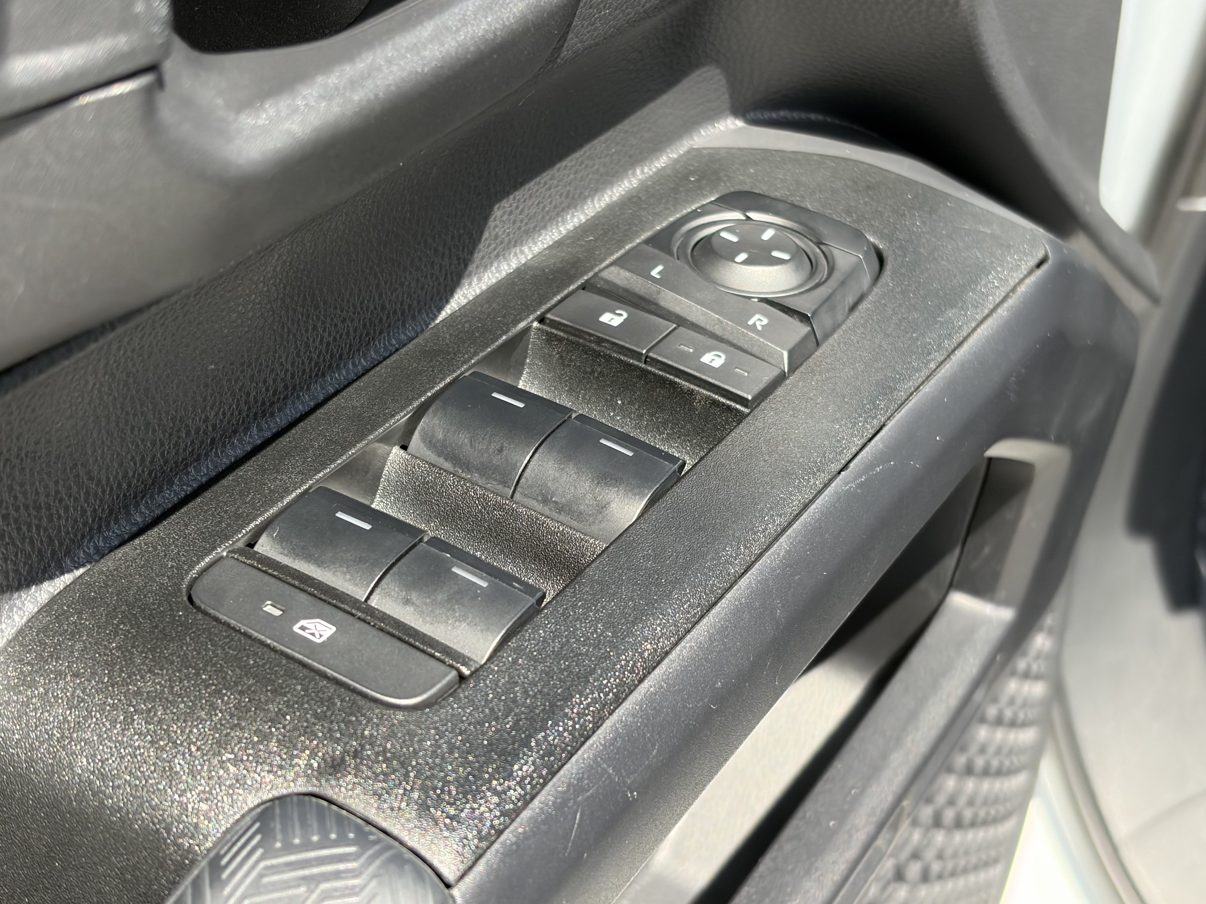 Certified 2025 Toyota 4Runner SR5 AWD/4WD image 30