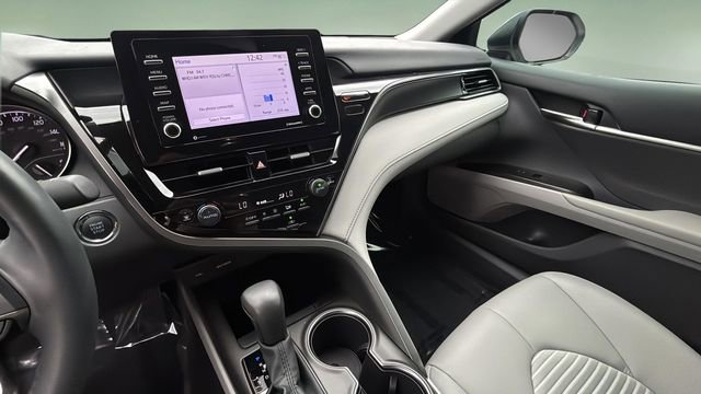 Used 2022 Toyota Camry SE w/ Convenience Package FWD image 24