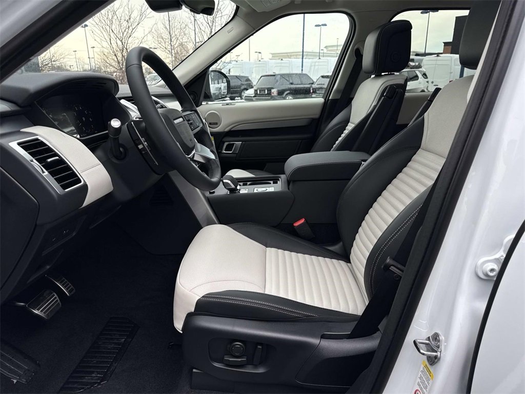 New 2026 Land Rover Discovery Limited Edition image 18