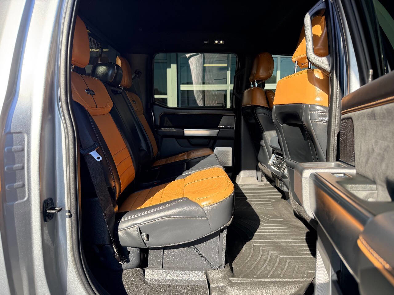 Used 2024 Ford F450 Platinum w/ FX4 Off-Road Package image 39