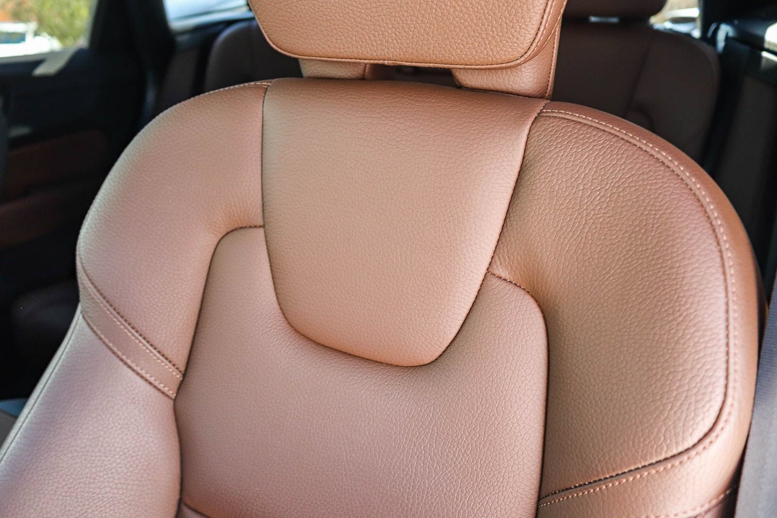 Used 2024 Volvo XC60 T8 Plus w/ Protection Package Premier AWD/4WD image 29
