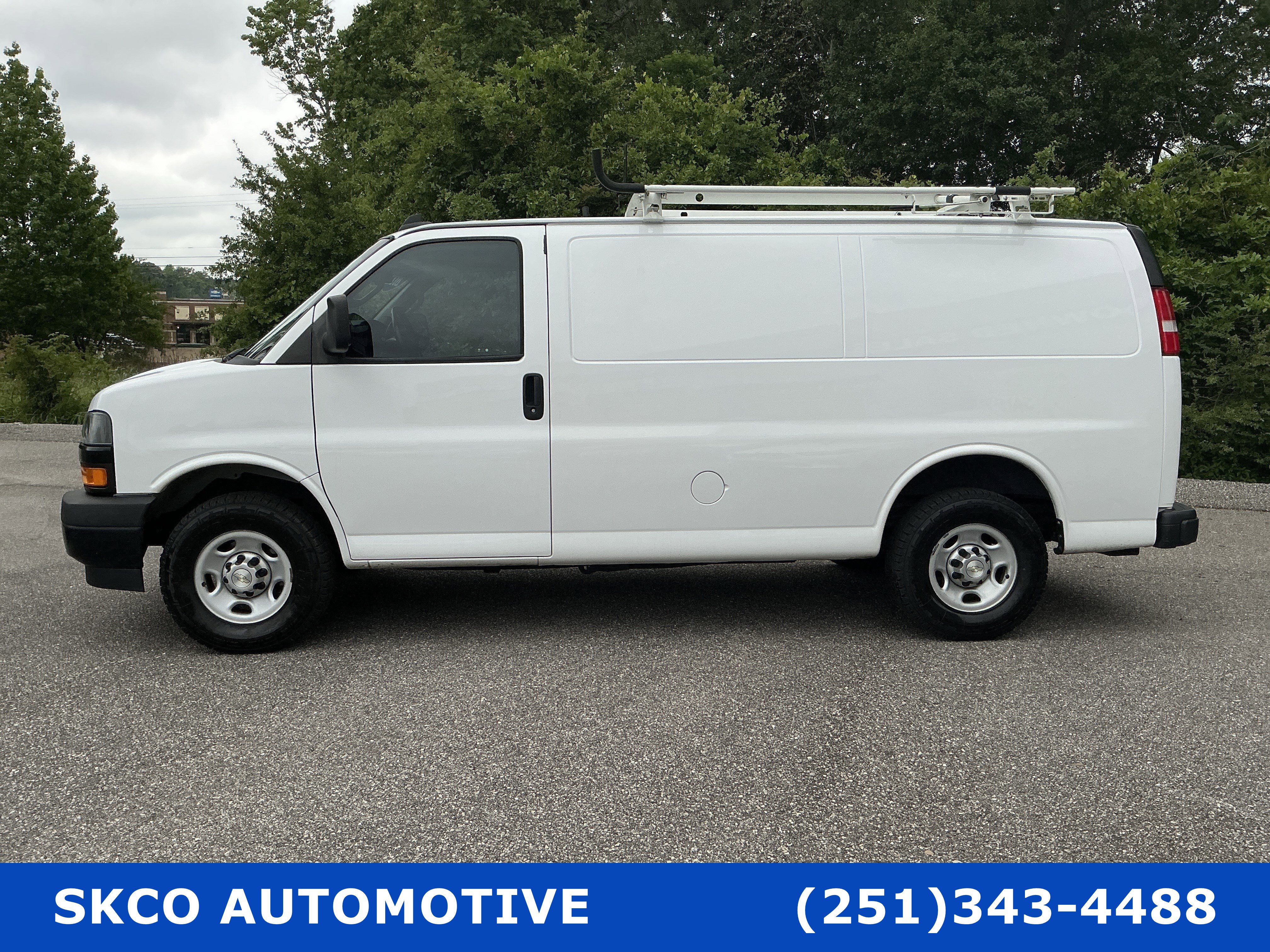 Used 2022 Chevrolet Express 2500 w/ Driver Convenience Package RWD image 2