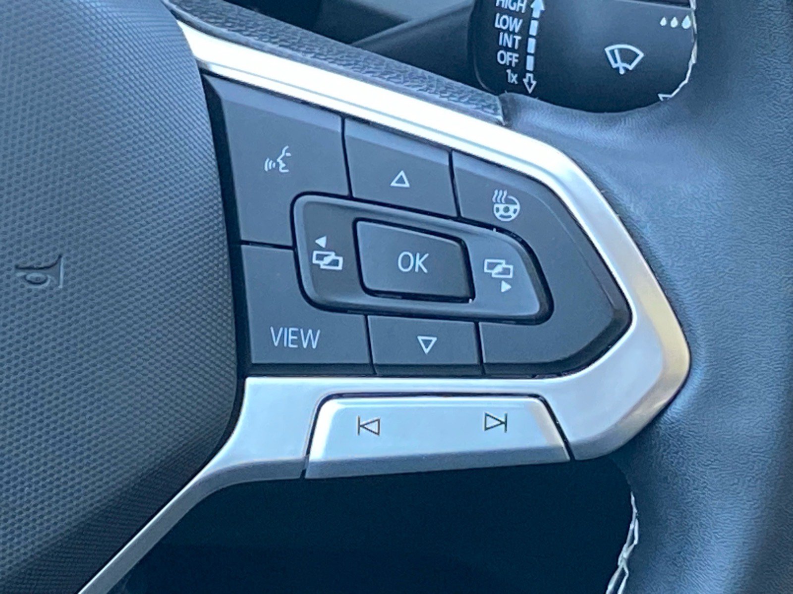 Certified 2023 Volkswagen Atlas SEL AWD/4WD image 7