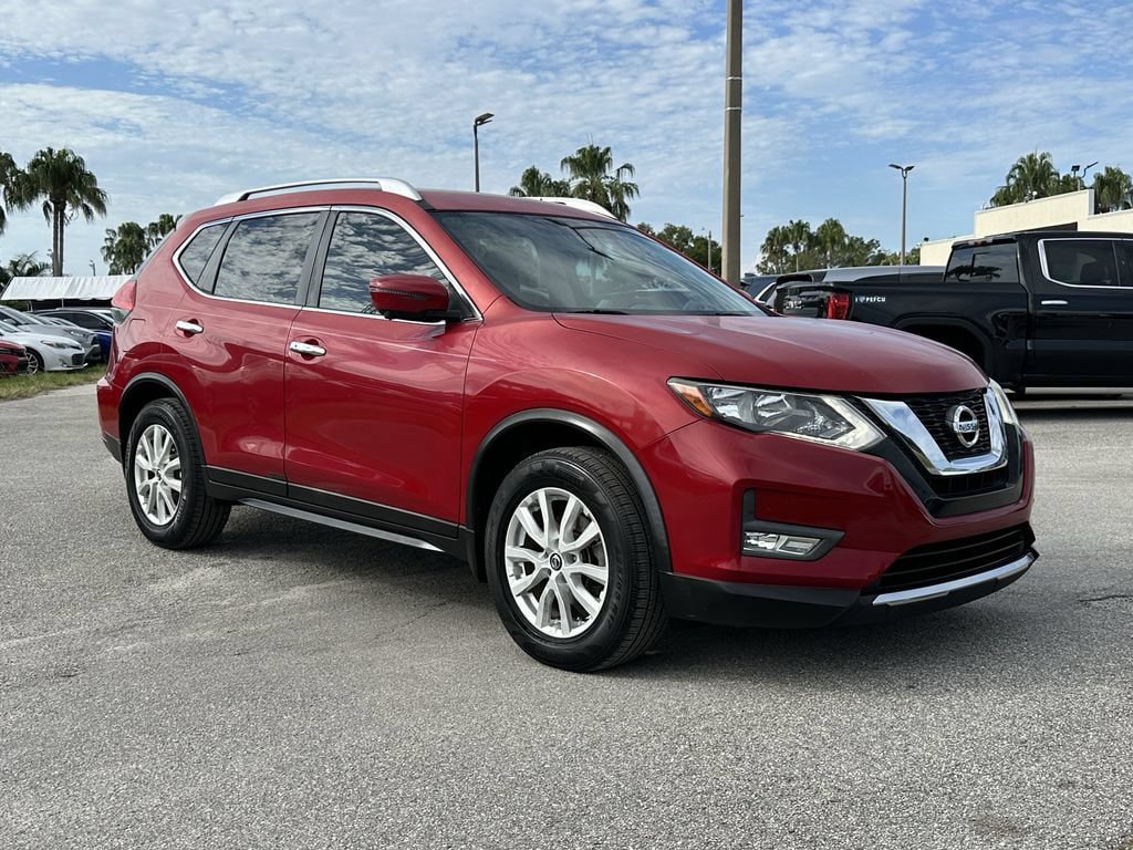 Used 2017 Nissan Rogue SV w/ SV Premium Package FWD image 2