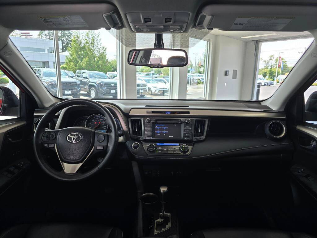 Used 2015 Toyota RAV4 Limited AWD/4WD image 35