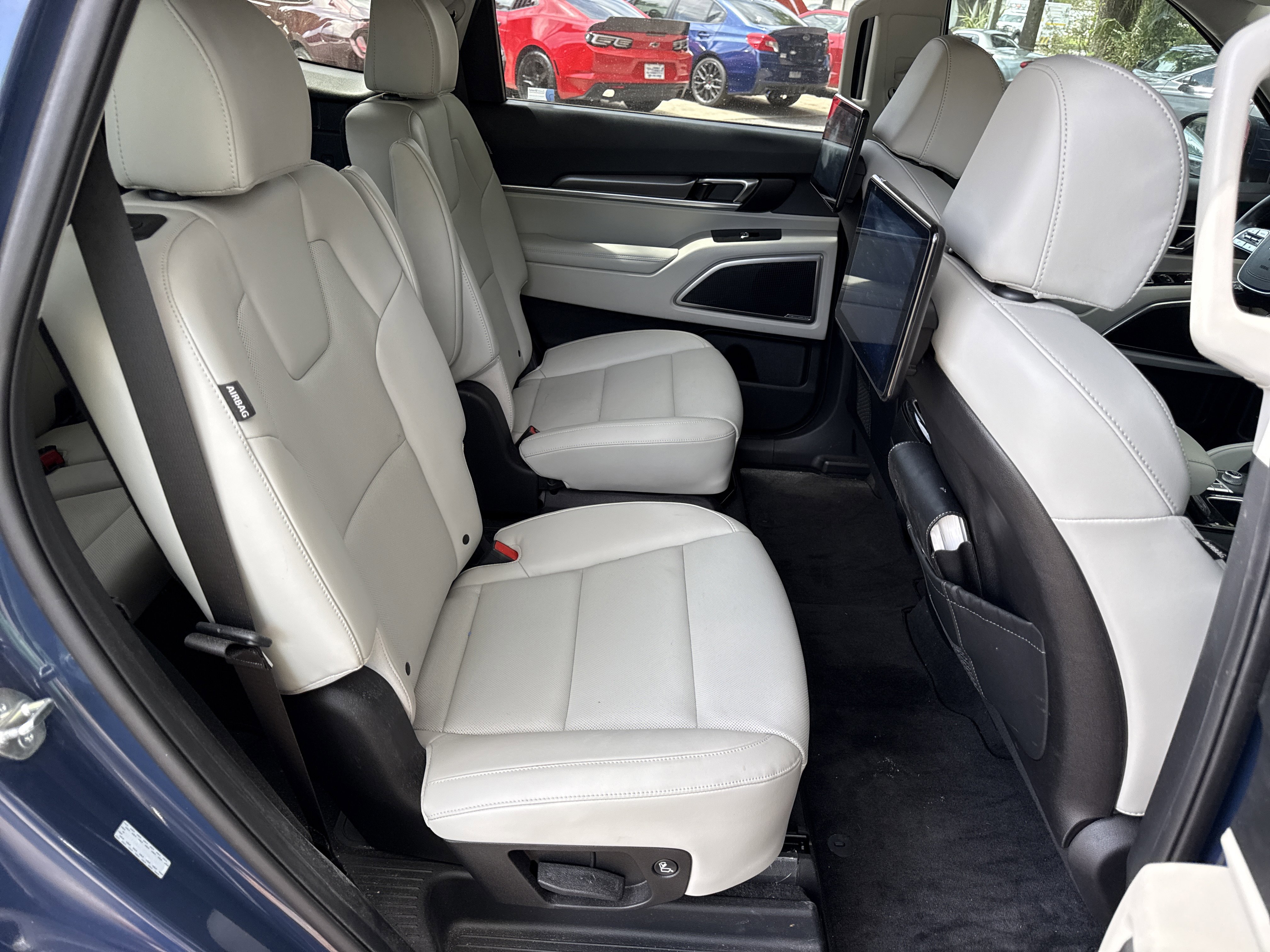 Used 2025 Kia Telluride S image 33