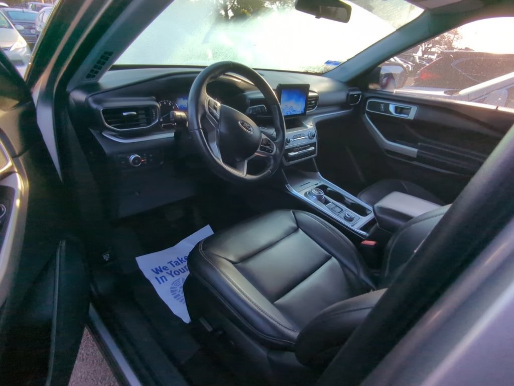Used 2022 Ford Explorer XLT w/ Equipment Group 202A AWD/4WD image 7